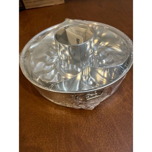 Pampered Chef Springform Pan Set, Bundt Cake/Heart Insert - Picture 2 of 4